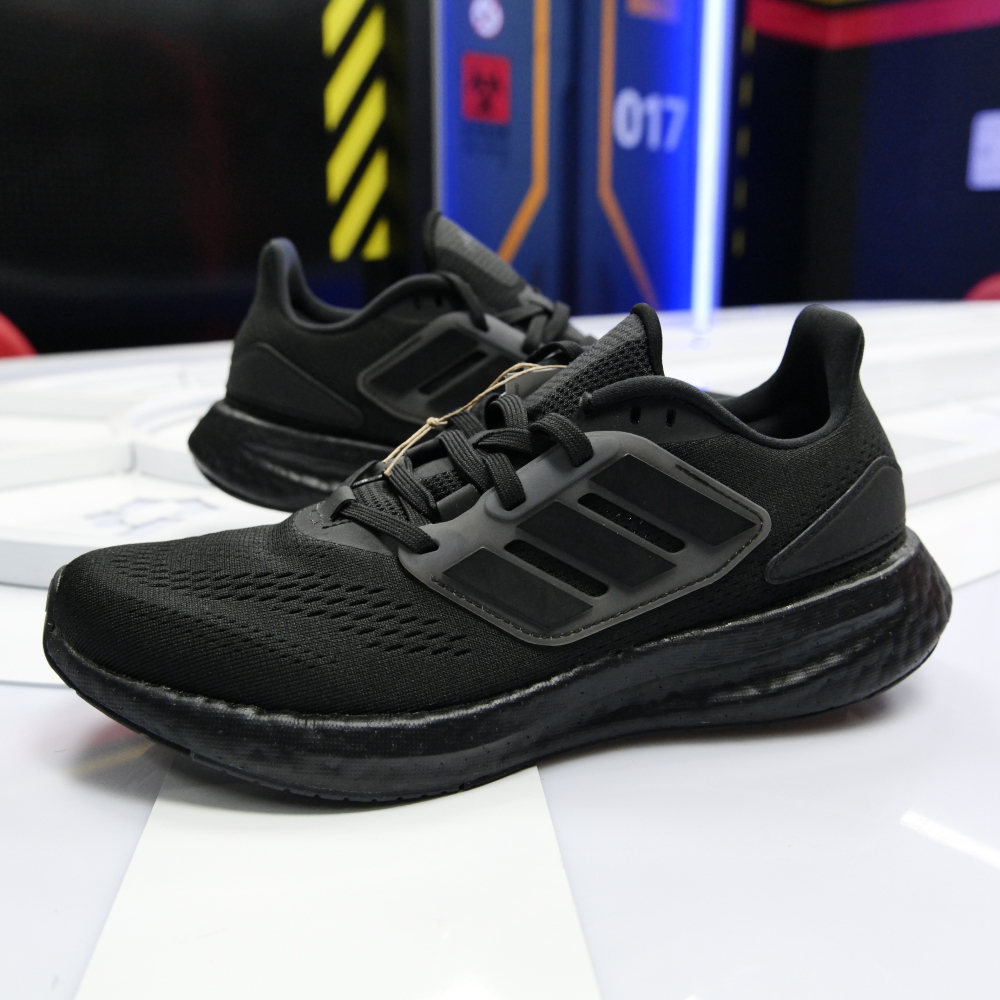 Adidas男跑步鞋舒适缓震