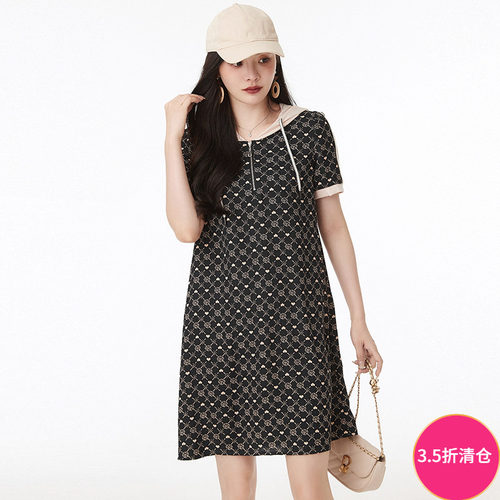 运动风短袖连帽连衣裙