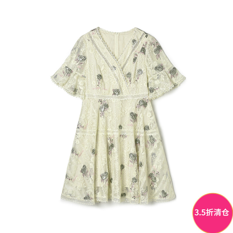 V领减龄修身五分袖连衣裙