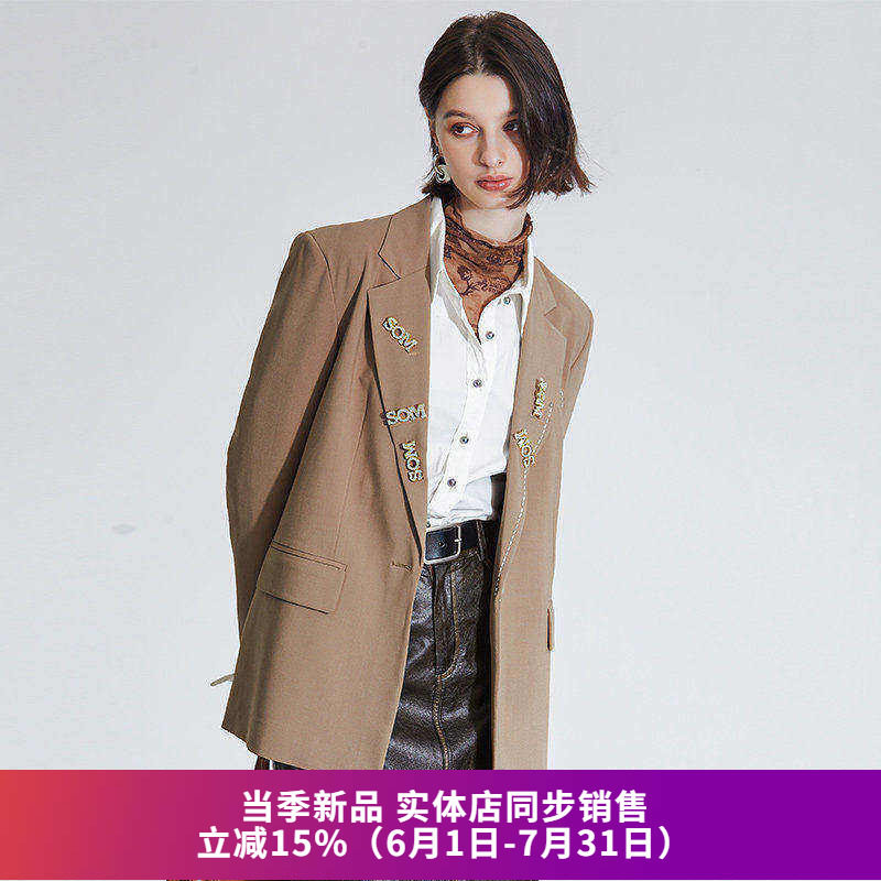 缝线装饰翻驳领西装外套