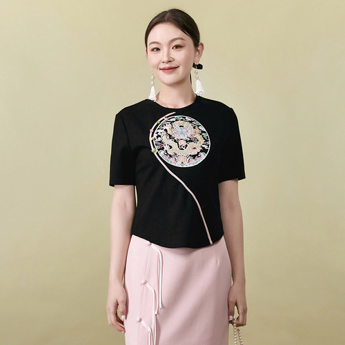 刺绣图案套头短袖T恤女