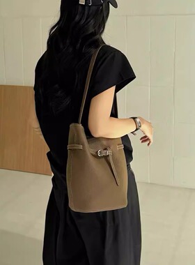 2026新款头层牛皮水桶包通勤百搭高级感单肩腋下斜挎时尚软皮小包