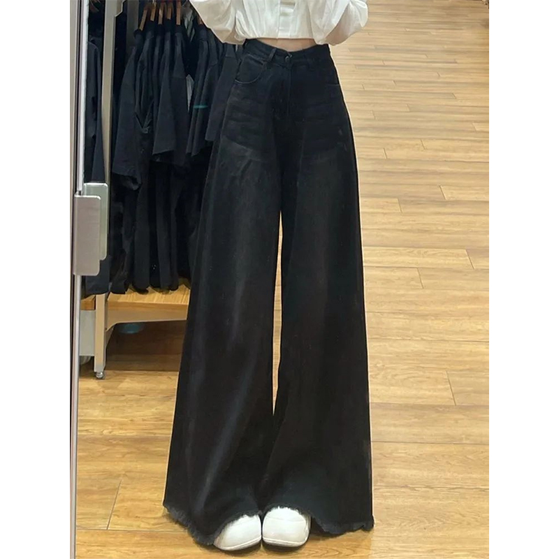 黑灰色不贴腿微喇牛仔裤女2025