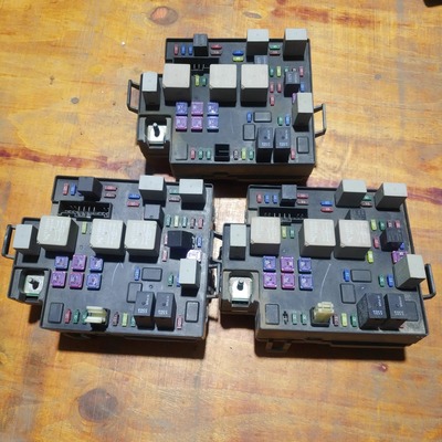 适配荣威350前机仓发动机舱机仓继电器保险丝盒上盖总成10096199