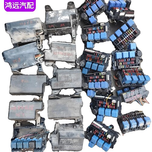 适配郑州锐骐皮卡D22帕拉丁奥丁ZD30室内机舱继电器保险丝盒总成