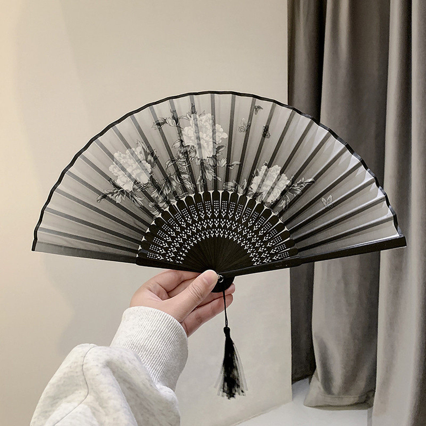 新中式扇子古风折扇黑色旗袍汉服随身携带搭配马面裙的中国风跳舞