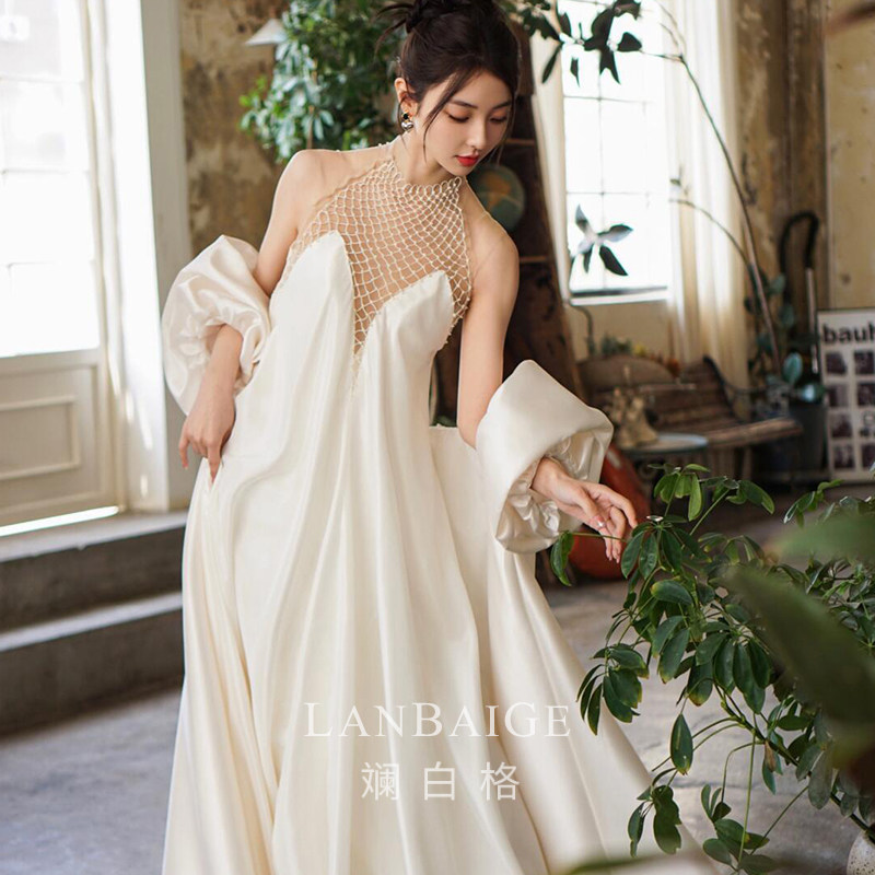 斓白格新款新娘结婚法式复古缎面仪式感婚纱披肩宽松遮肚显瘦高级