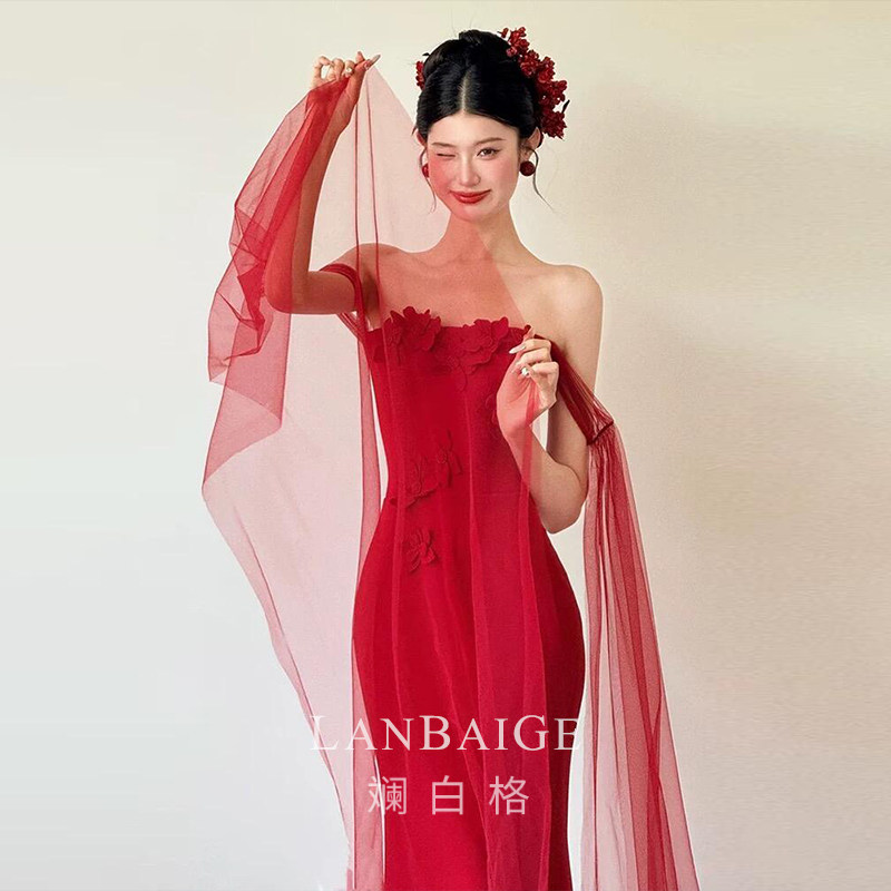 斓白格新款新娘结婚法式复古一字肩晚礼服女花朵气质修身鱼尾红色