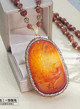 新款黄色孔雀吊坠项链女款轻奢小众高级感锁骨链百搭毛衣链配饰品