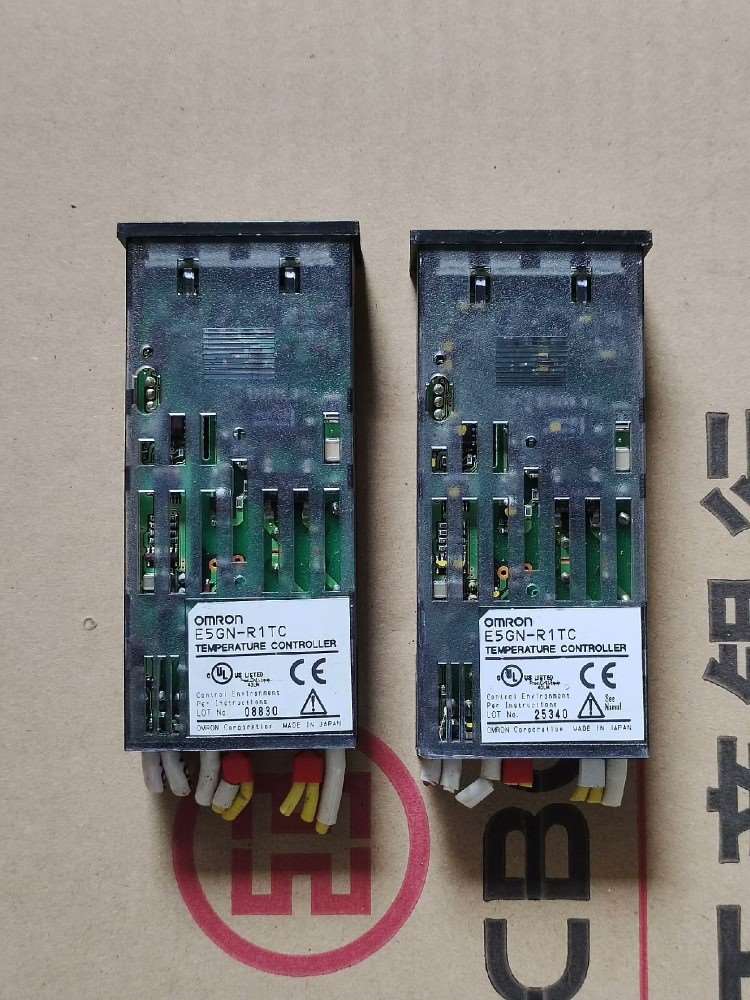 欧姆龙温控仪E5GN-R1TC成色很好如图所示功能正常