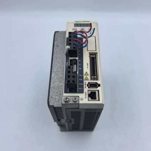伺服驱动器 LXM23DU07M3X，750W，200(议价）
