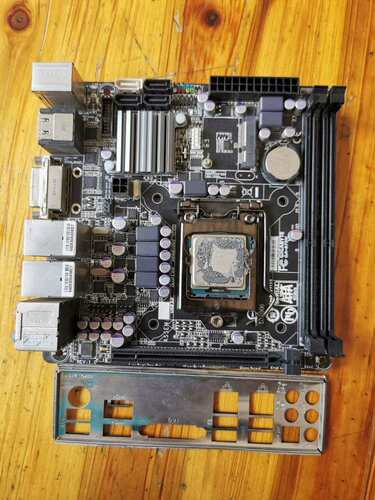 拆机如图迷你技嘉B75小板1717i53470处理器