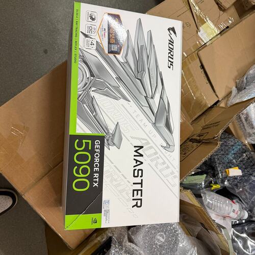 技嘉5090白雕显卡散热器，超级雕，成色非常非常新，的显(议价）