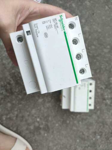 施耐德防雷浪涌保护器4P40KA拆机二手成色比较新.看
