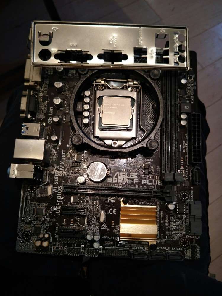 拆机成色爆新的华硕B85M-FPLUS+i34170