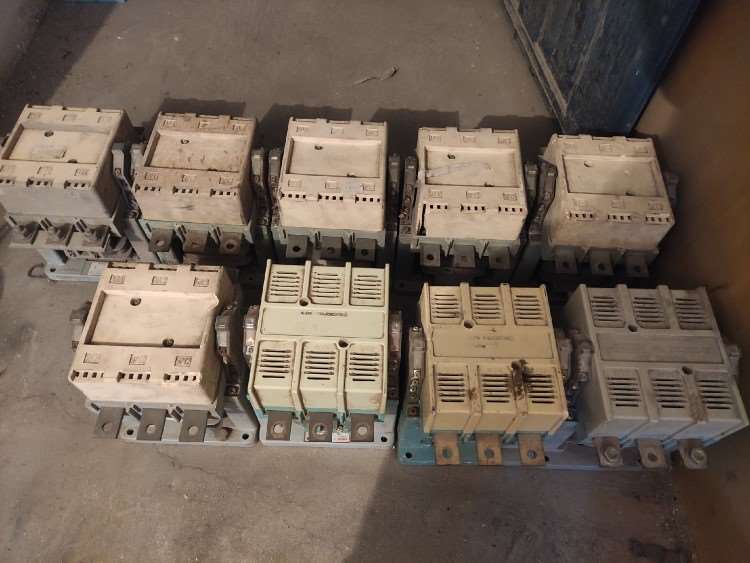 正泰cj20-250A交流接触器正泰和中国人民电器的.一共