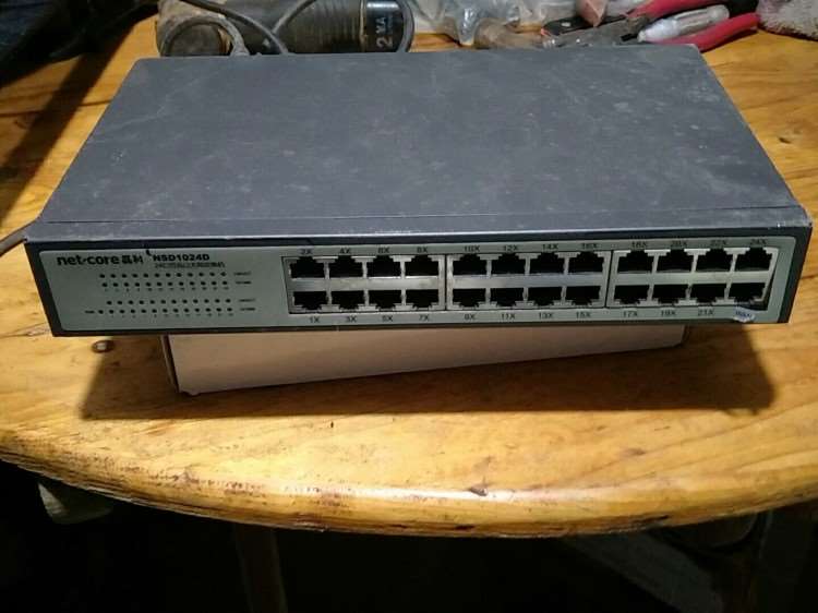Netcore/磊科NSD1024D百兆交换桌面式24口交换