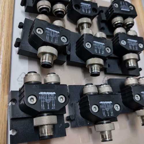 SCHA连接器 艾查连接器镀金插头连接器，功能包好，成色几(议价）