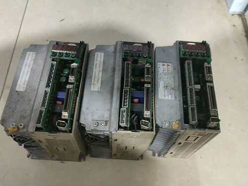 安川驱动AC-0UTPUT驱动1Kw1.5KW成色如图配件