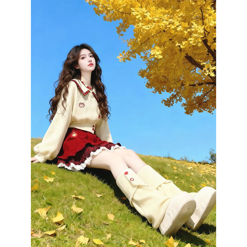 轻奢简约度假休闲ins风女学生穿搭一整套新年元旦红短裤+杏色上衣,女装/女士精品,时尚套装,淘宝优惠券,粉丝福利购,淘宝优惠卷