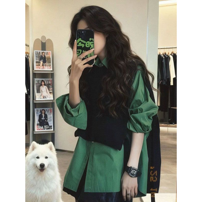 毛衣马甲背心+绿色polo领衬衫