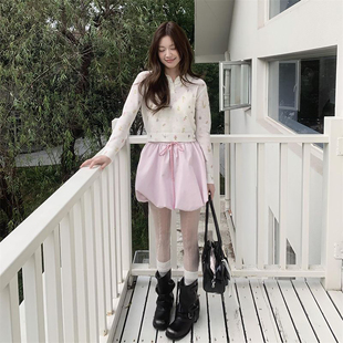 2026温柔氛围感碎花翻领针织上衣女学生搭配粉色花苞短裙两件套装