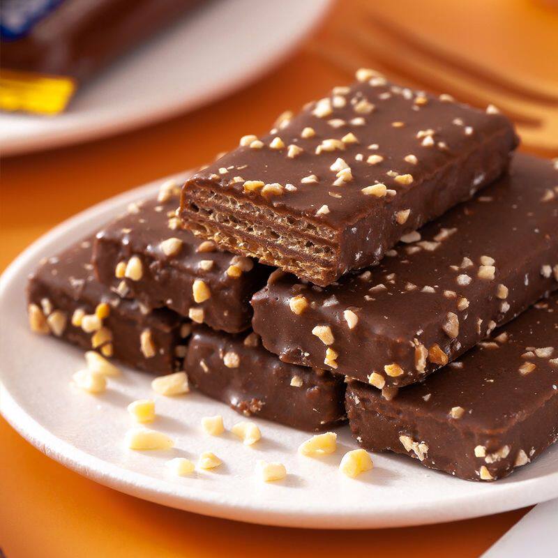 巧克力棒爆浆威化饼干夹心能量棒坚果零食性价比学生宿舍零食特价