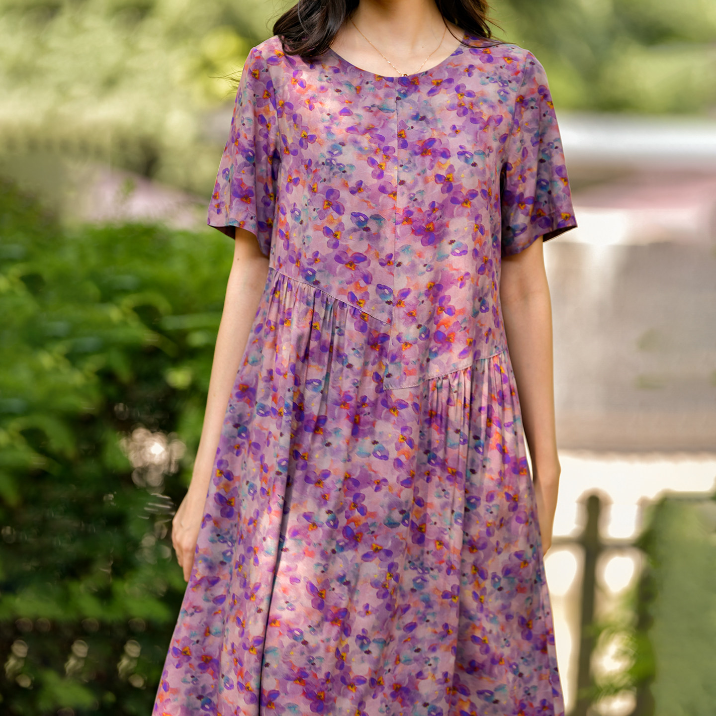 2026夏季新款棉绸连衣裙宽松大码女人造棉时尚洋气度假外穿长裙子