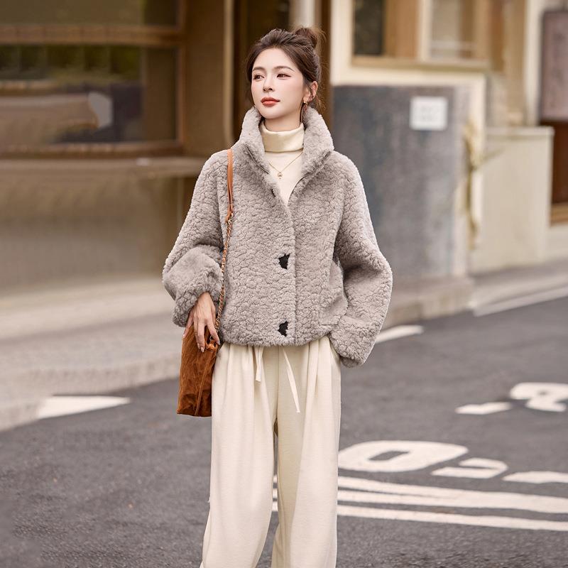 2022HE5527-15新款爆款秋冬款羊羔H毛独特漂亮的软糯毛绒时仿尚外