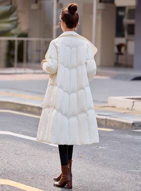 白色羽绒服女长款ZHUOD252款20季25时冬新高端洋气尚修身加厚过膝