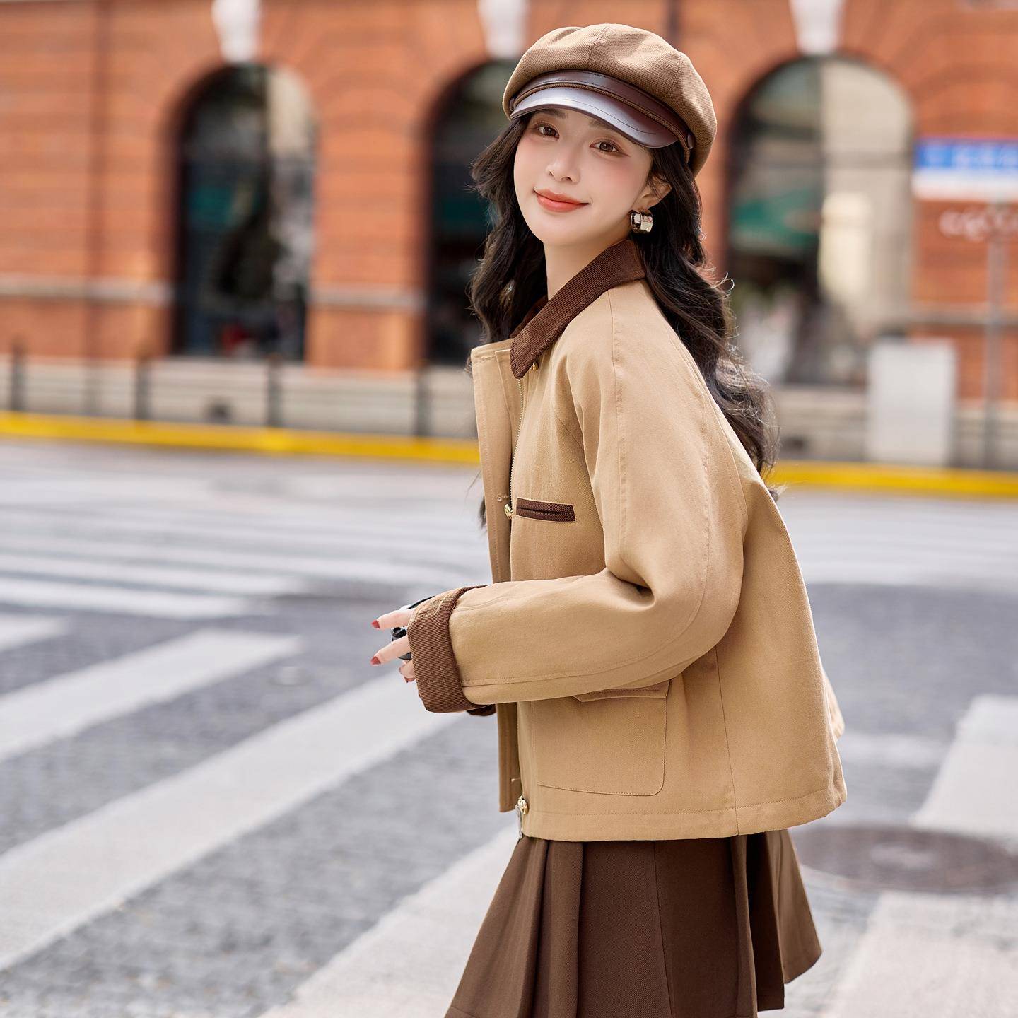 款时尚卡其色羽绒服女短款2025冬新灯芯季绒拼接翻领9外0ZYA86813