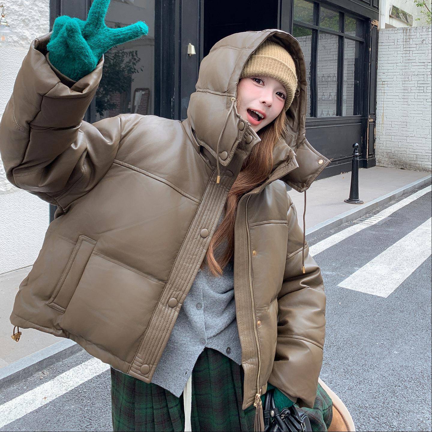 咖色美拉款德PU皮短2连帽羽绒女202B071-505冬季小个子保暖90服白