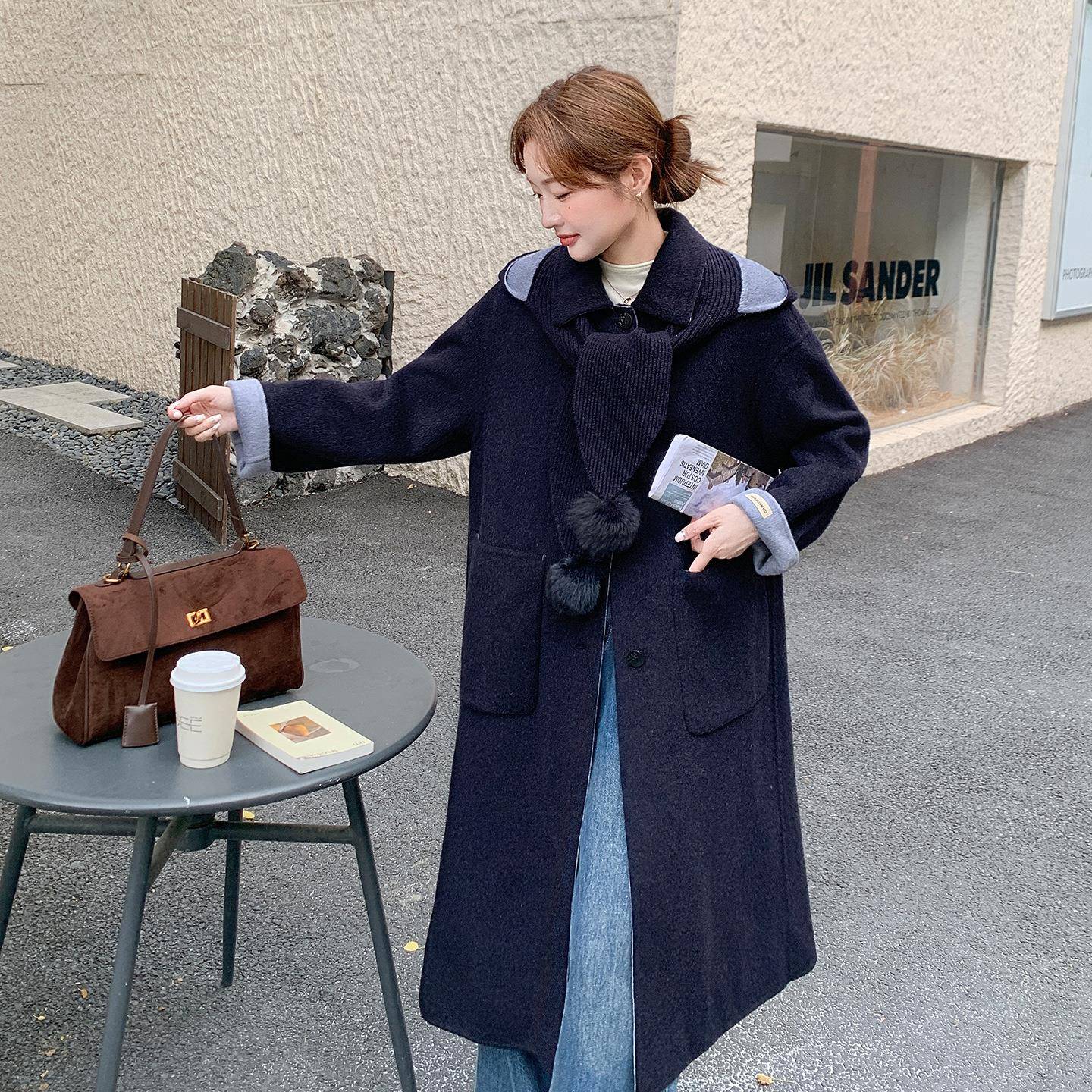 蓝色帽羊毛呢大衣连女中长款202版5冬季新2B114-21韩高级感毛球装