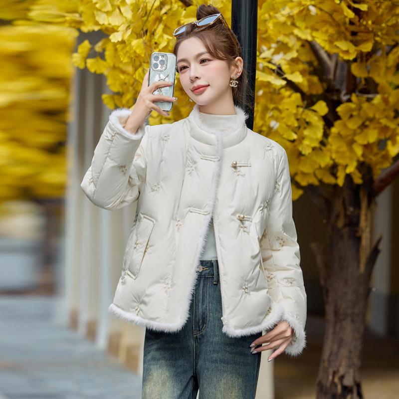 重工刺绣羽中绒服女冬季202新ZYA6833J款轻薄4保暖香风新式白鸭小