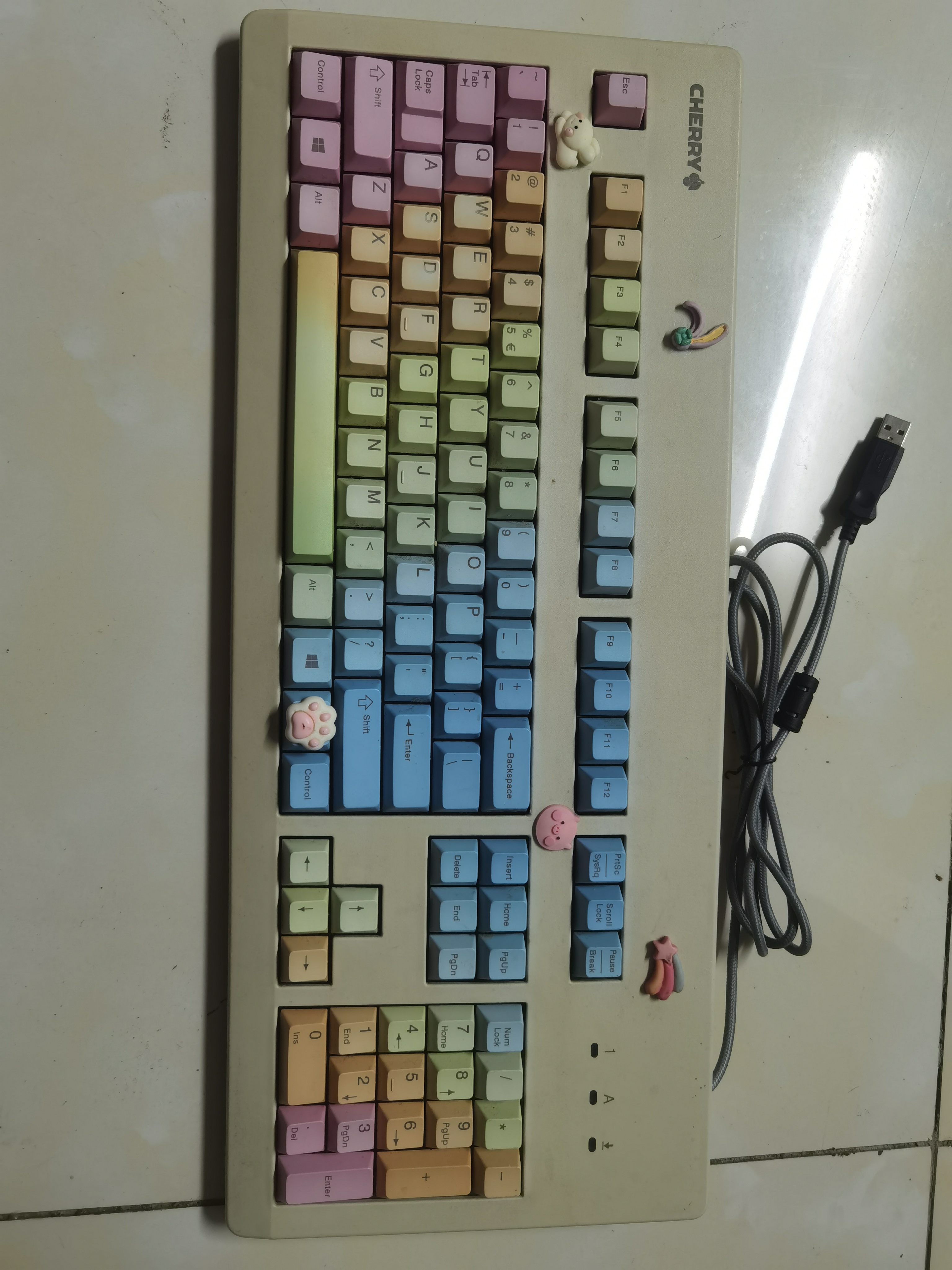 樱桃谷 MX3000 USB G80-3000LXCEU-0机械键盘 实物图