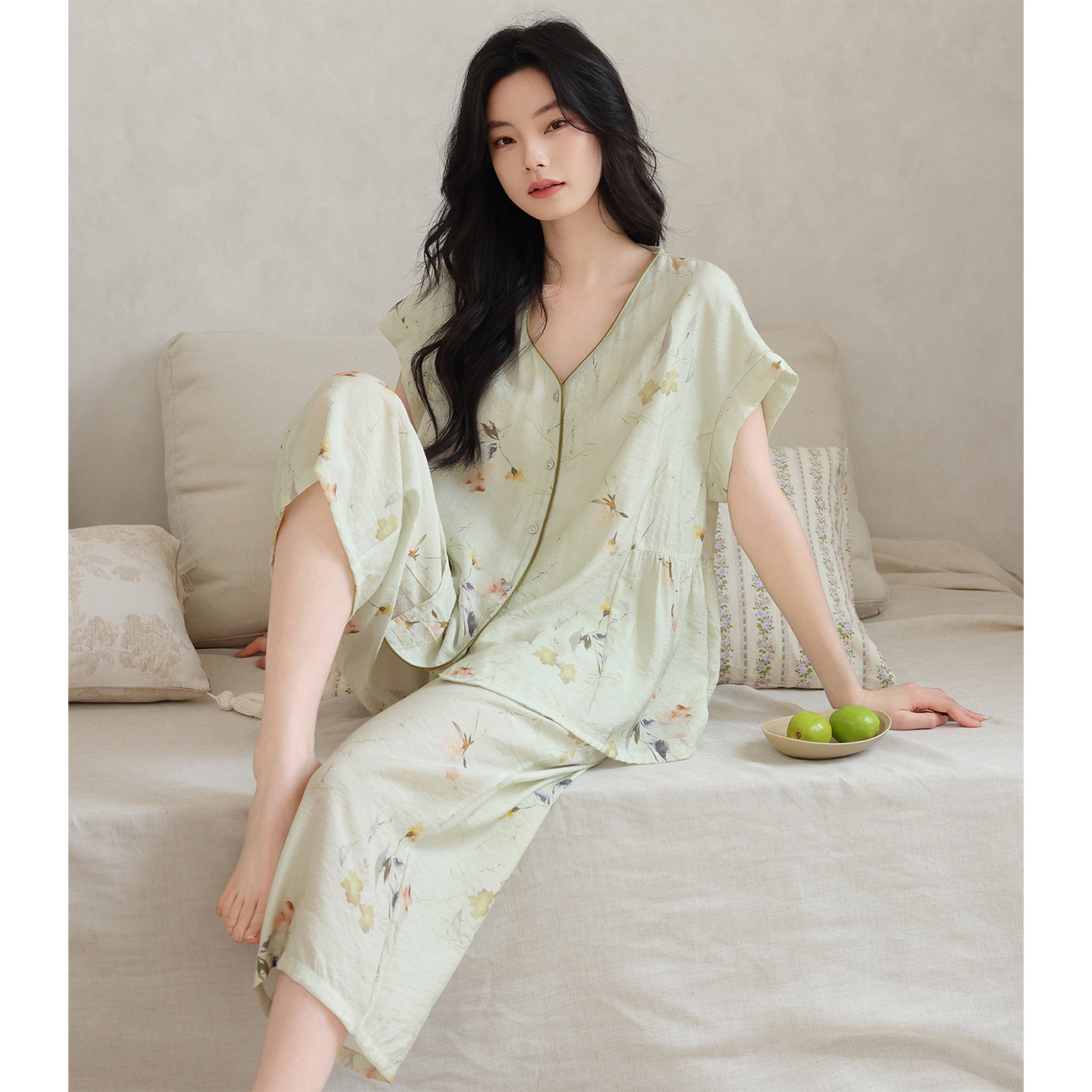 带胸垫睡衣女士夏季天丝莱赛尔短袖七分裤薄款2026新款妈妈家居服