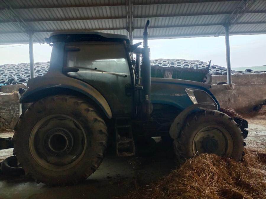 4月16日银川某公司名下拖拉机、装载机及日粮机机器设备网络拍卖公告