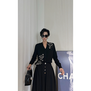 女 针织衫 Dan 黑色V领老钱风花朵刺绣长袖