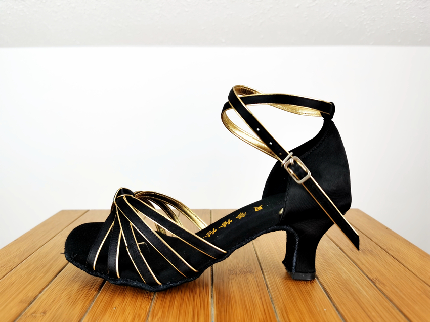 中跟女士专业拉丁舞鞋软底儿童交谊舞鞋女孩初学者跳舞广场舞蹈鞋