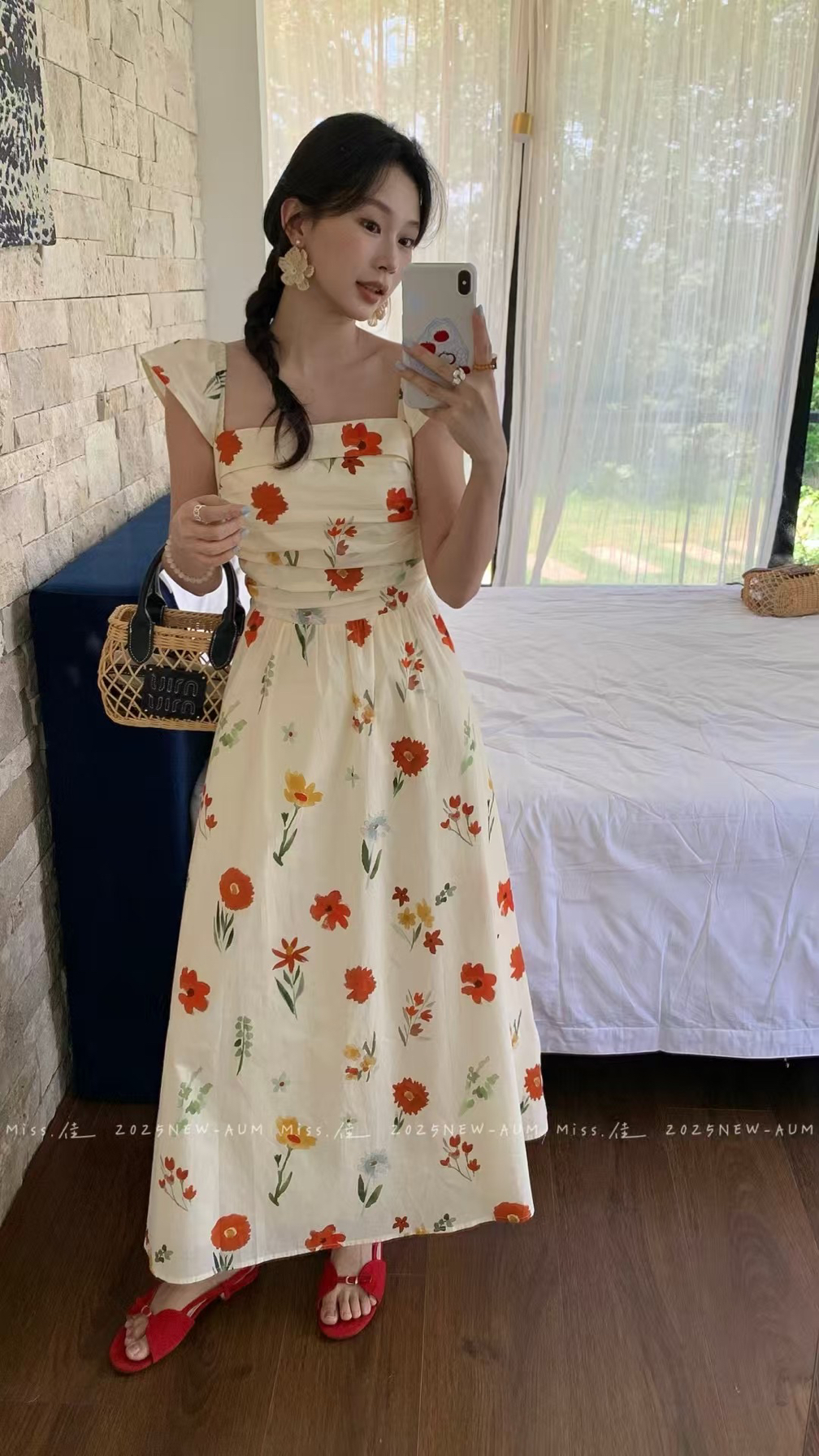 法式初恋打揽收腰印花吊带连衣裙女2025夏新款度假风气质碎花长裙