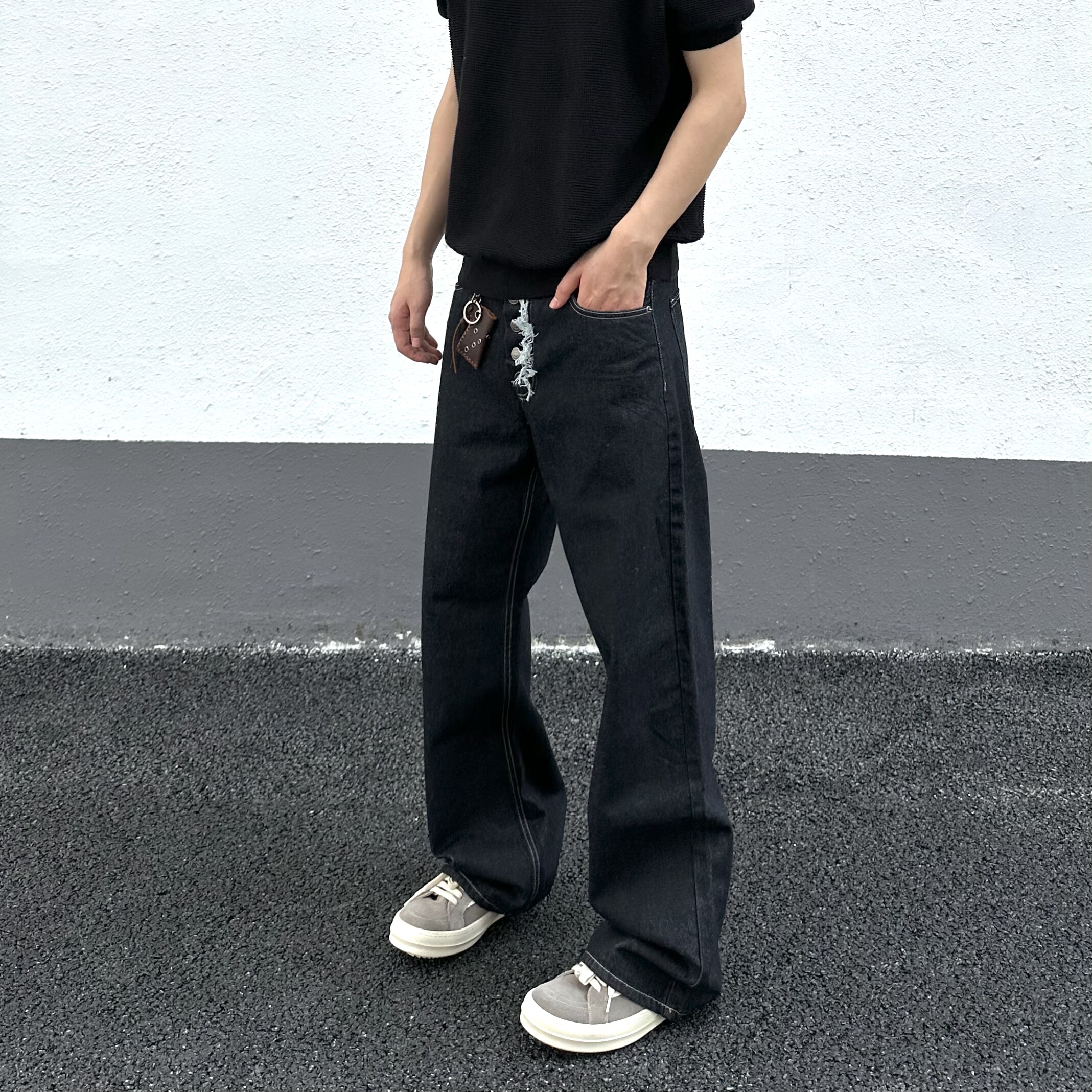 排扣原牛直筒拖地微喇叭牛仔裤