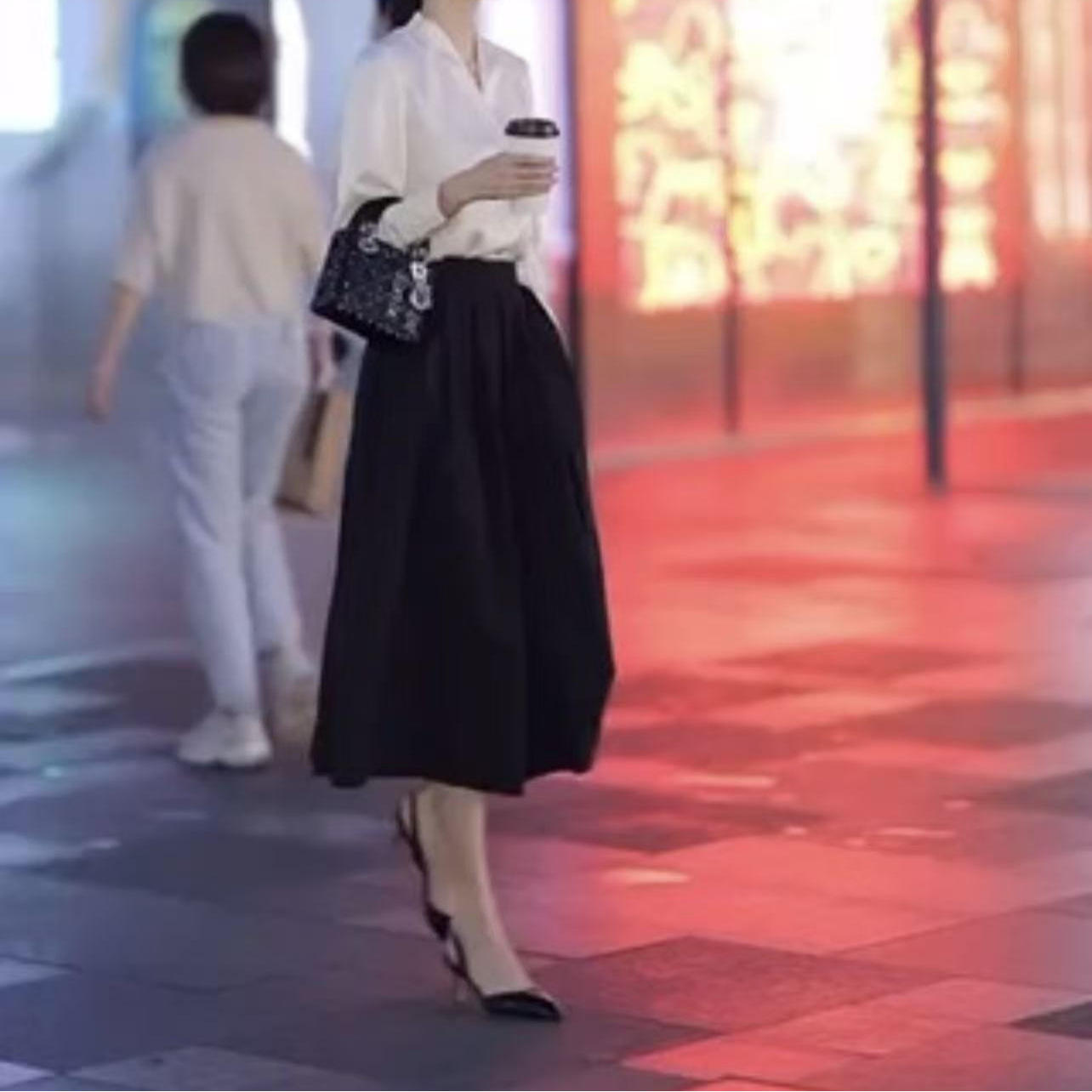 26101新大爱美依缘2026新款时尚赫本风长袖衬衫高腰显瘦A字伞裙女