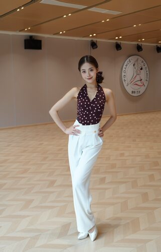 Fairy拉丁摩登舞服女新款波点挂脖遮肉吊带含胸垫