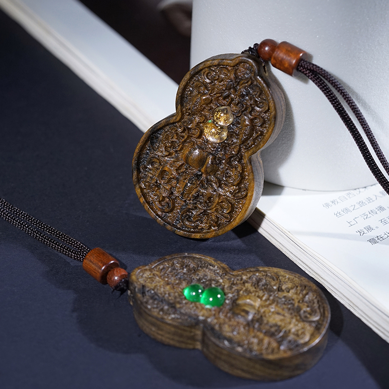 沉香木雕刻祥瑞葫芦平安牌镶嵌无事牌吊坠挂牌文玩礼品工艺小件