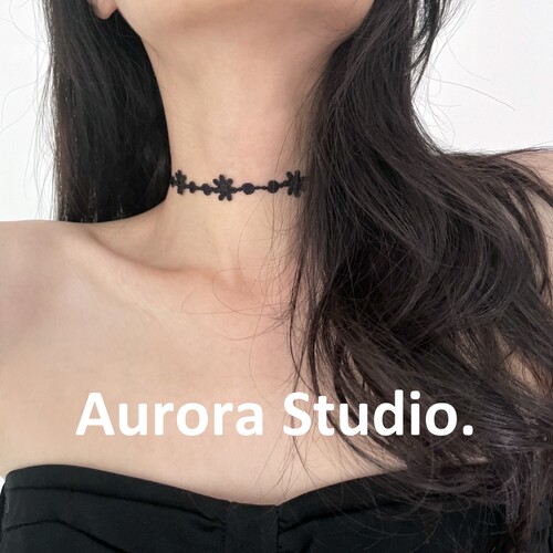 超显脖子纤细的一款choker