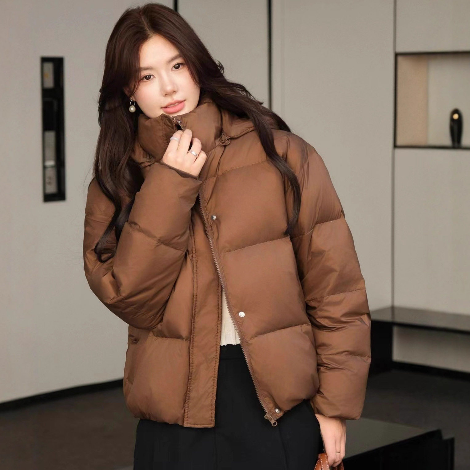 2026新款女装冬季羽绒服短款泡芙蓬松高级感白鸭绒加厚保暖外套