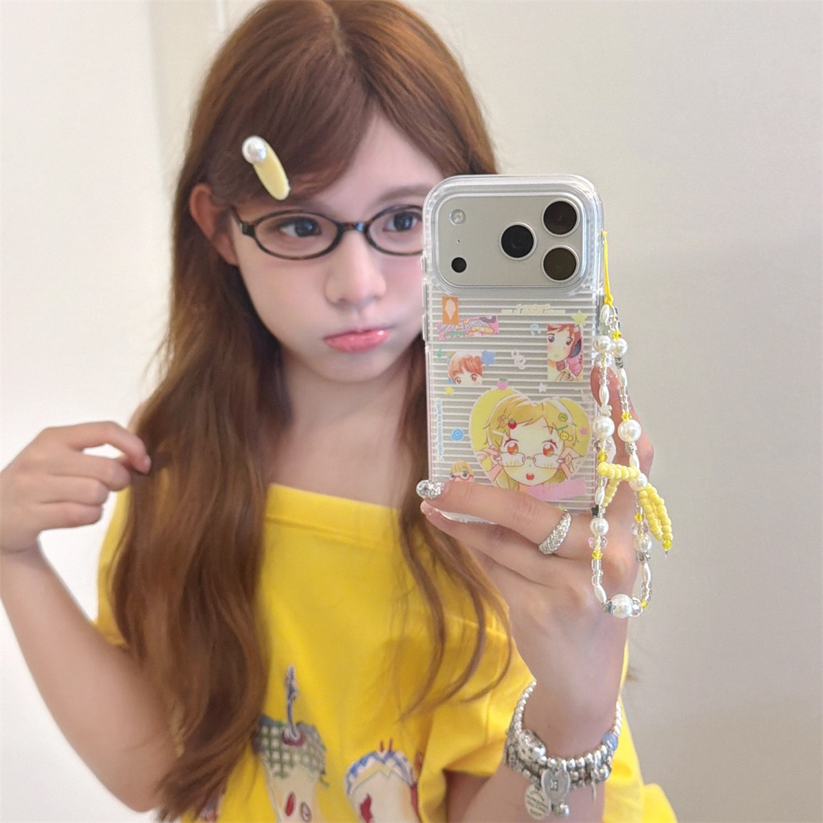 加尔 白色条纹动漫爱心眼镜女孩拼贴适用苹果17ProMax手机壳iphone15新款16pro女款13创意14pro防摔17保护套