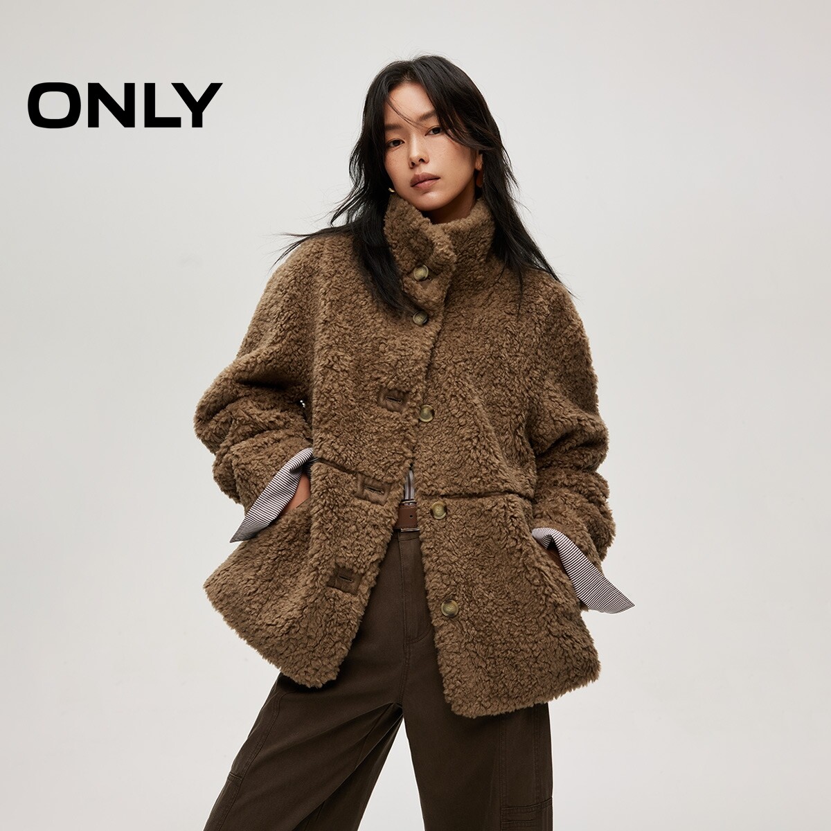 ONLY2026春季新款软糯都市摩登羊羔毛保暖立领棉服女|126122002