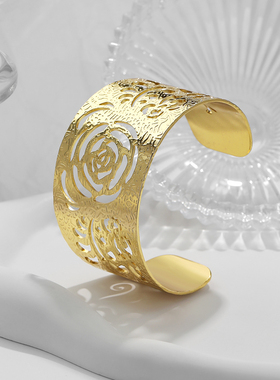 钛钢镂空玫瑰花开口手镯