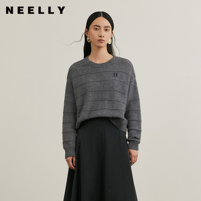 NEELLY纳俪商城同款冬季新款经典条纹字母标简约针织衫女圆领毛衣
